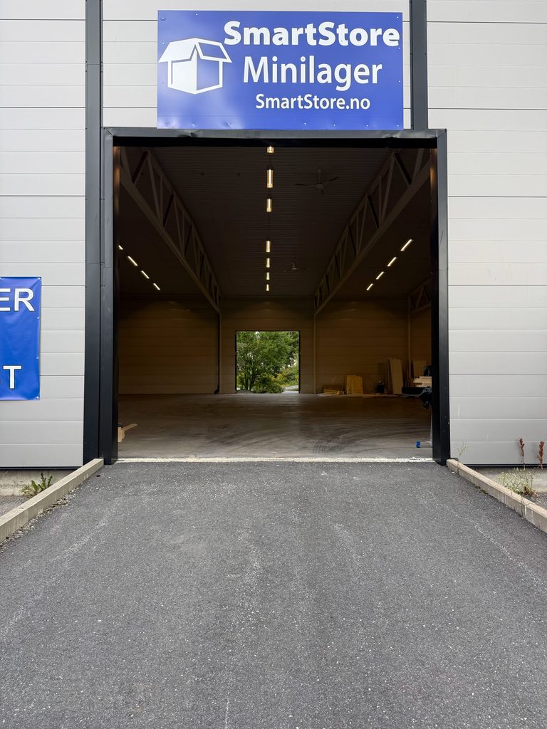 Kjøreport og inngang til SmartStore Minilager Sarpsborg i Jellestadveien 1, Borgenhaugen